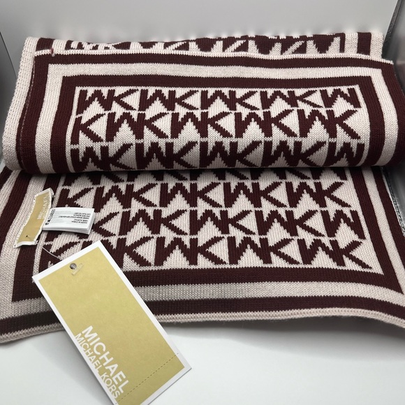 NWT Michael Kors MK Logo Reversible Scarf - Picture 3 of 4